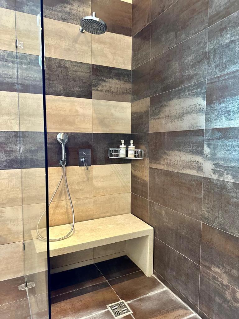 ארמיוני Leblanc Luxurious Beachfront Villa, Gcollectiongr מראה חיצוני תמונה