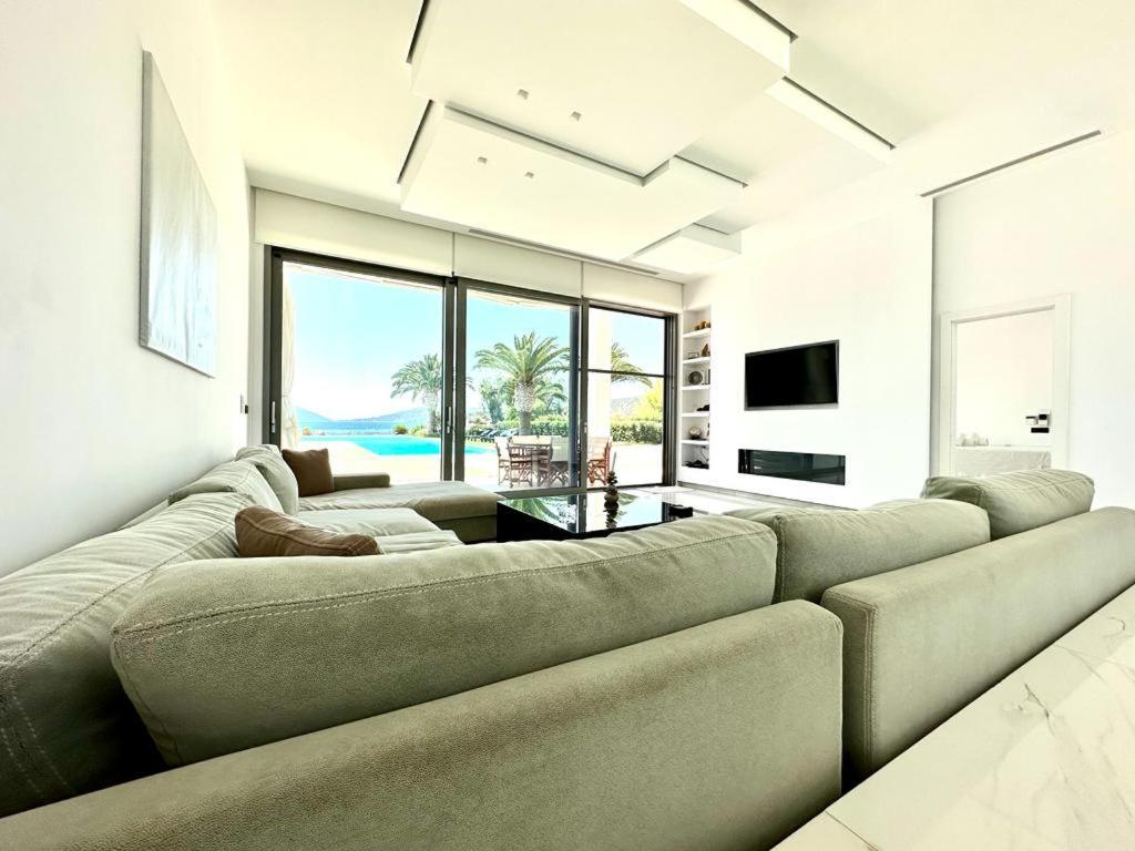 ארמיוני Leblanc Luxurious Beachfront Villa, Gcollectiongr מראה חיצוני תמונה
