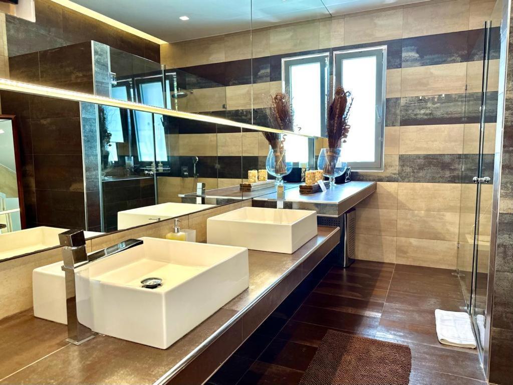 ארמיוני Leblanc Luxurious Beachfront Villa, Gcollectiongr מראה חיצוני תמונה