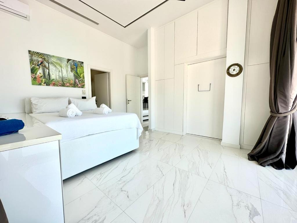 ארמיוני Leblanc Luxurious Beachfront Villa, Gcollectiongr מראה חיצוני תמונה