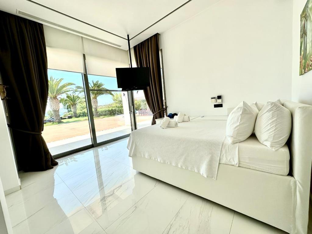 ארמיוני Leblanc Luxurious Beachfront Villa, Gcollectiongr מראה חיצוני תמונה