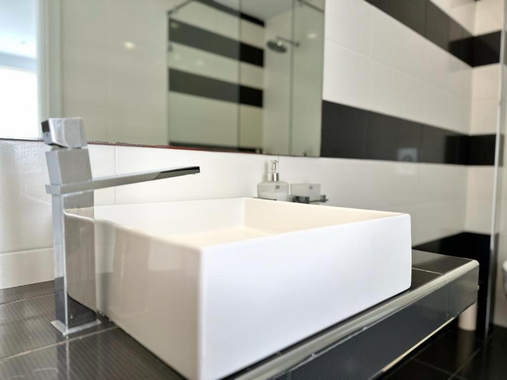 ארמיוני Leblanc Luxurious Beachfront Villa, Gcollectiongr מראה חיצוני תמונה