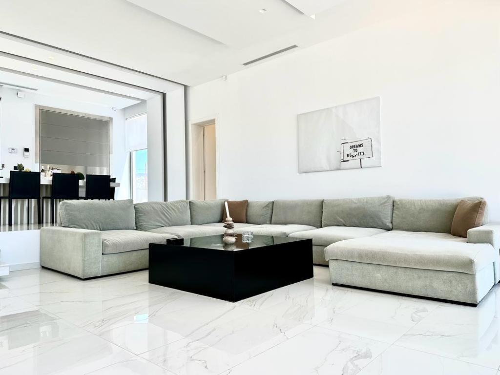 ארמיוני Leblanc Luxurious Beachfront Villa, Gcollectiongr מראה חיצוני תמונה